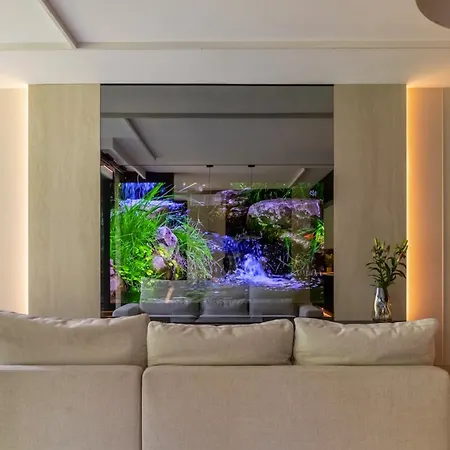 Апартаменти Luxury Parkside In *