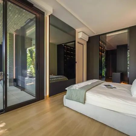 Luxury Parkside In Апартаменти *